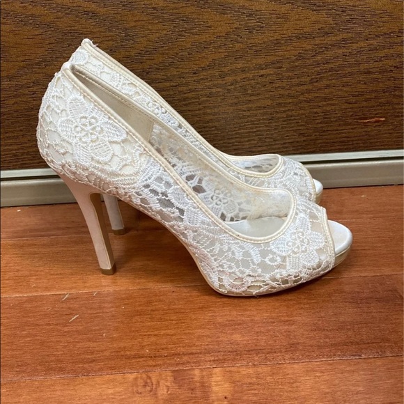 high lace heels - Picture 2 of 3